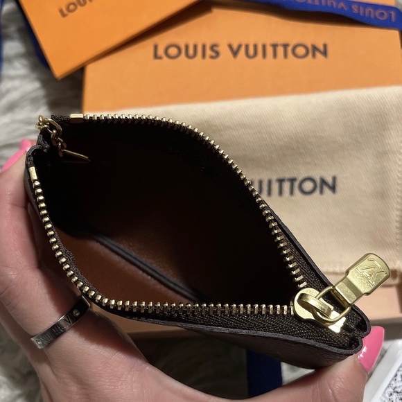 Louis Vuitton- Monogram Key Pouch - Picture 4 of 5